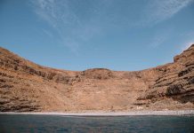 El Cabildo recupera el entorno litoral de la playa de Ereses con la retirada de más de una tonelada de residuos