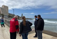 Arona registra incidencias puntuales por Therese, con daños de consideración en el Paseo de Los Tarajales, Los Cristianos