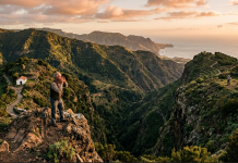 Donde los hombres hablan como pájaros: El tributo de Féloche a la identidad gomera.